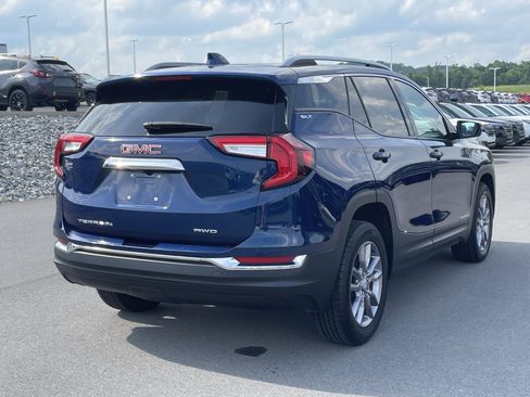Used 2023 GMC Terrain SLT AWD/4WD image 3