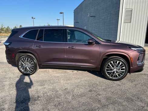 Used 2025 Buick Enclave Avenir w/ Super Cruise Package AWD/4WD image 8