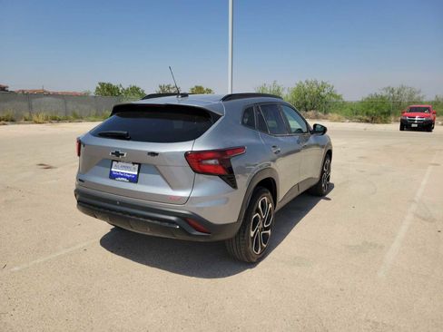 Used 2025 Chevrolet Trax RS w/ Sunroof Package FWD image 8