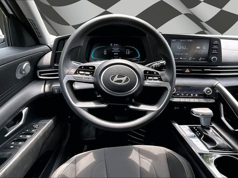 Used 2025 Hyundai Elantra Hybrid FWD image 5