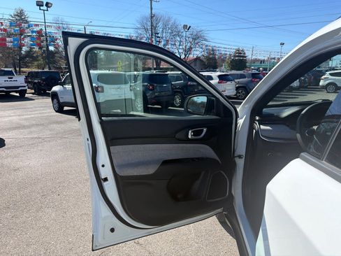 Used 2024 Jeep Compass Latitude image 16