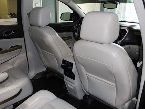 Used 2017 GMC Acadia Denali w/ Technology Package AWD/4WD image 39
