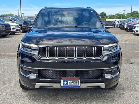 Used 2023 Jeep Wagoneer Series III w/ Preferred Equipment Group AWD/4WD image 4