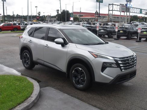 Certified 2024 Nissan Rogue SV w/ SV Premium Package FWD image 15