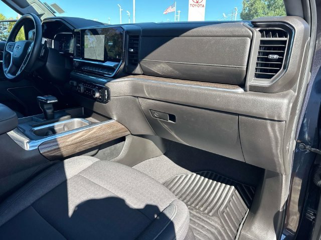 Used 2024 Chevrolet Silverado 1500 RST w/ Z71 Off-Road Package AWD/4WD image 17