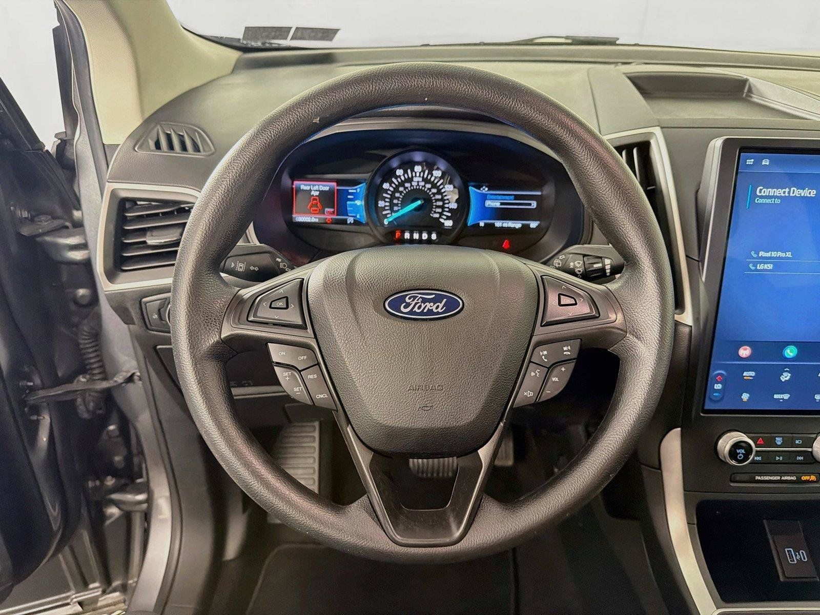Used 2022 Ford Edge SE w/ Black Appearance Package AWD/4WD image 3