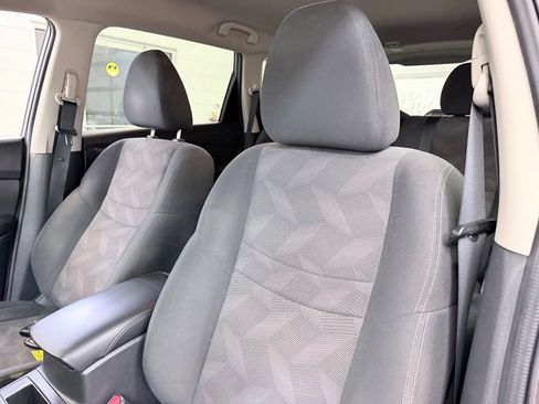 Used 2016 Nissan Rogue SV FWD image 15