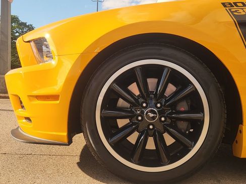 Used 2013 Ford Mustang Boss 302 w/ Boss 302 Accessory Pkg RWD image 10