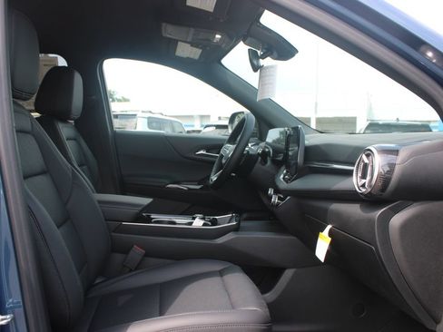 New 2027 Chevrolet Equinox LT w/ Convenience Package II FWD image 29