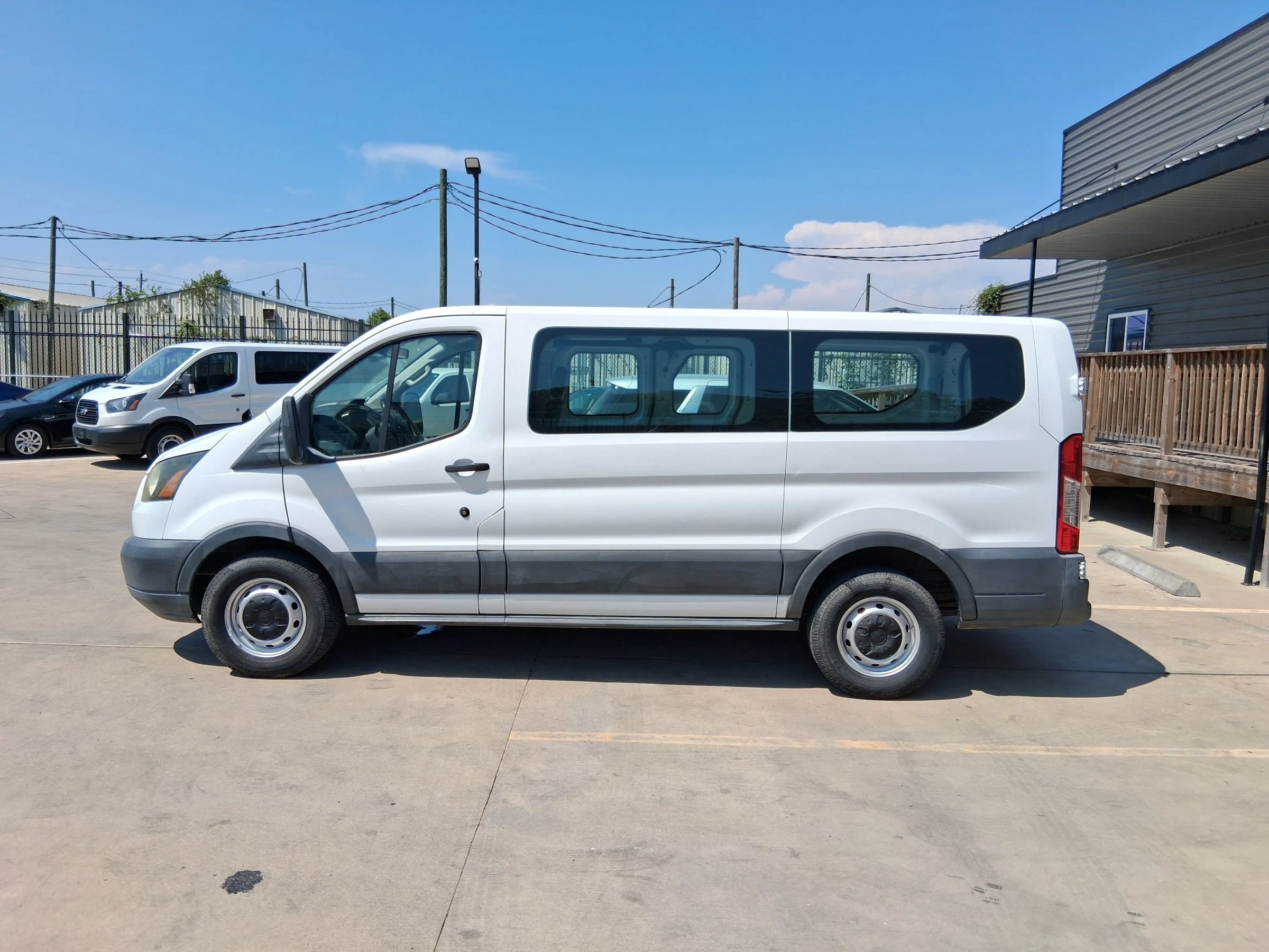 Used 2016 Ford Transit 150 130 Low Roof RWD image 3