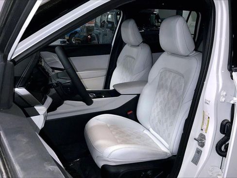 New 2026 Jeep Cherokee Overland image 9