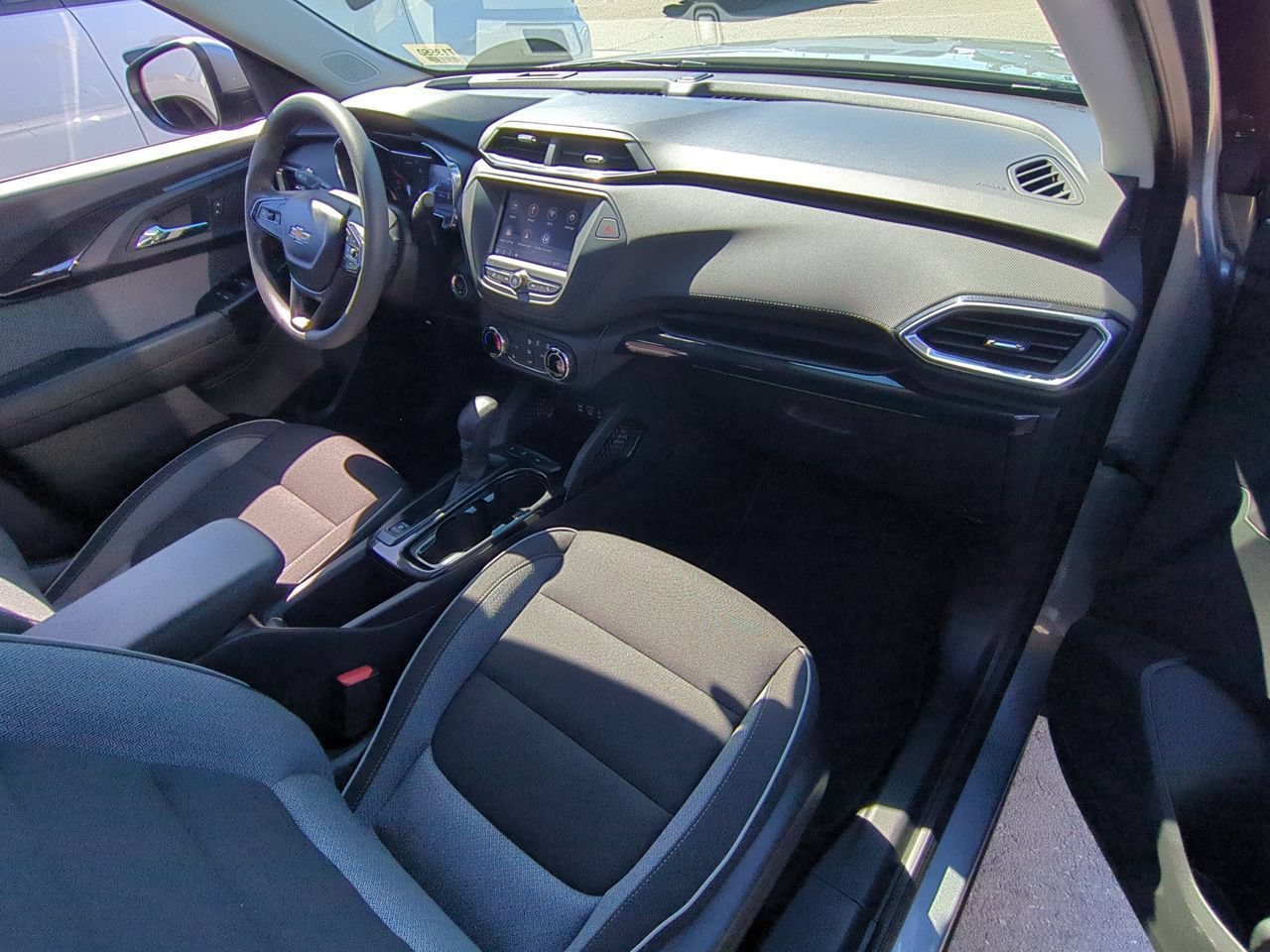 Used 2023 Chevrolet TrailBlazer LT FWD image 26