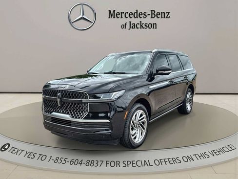Used 2026 Lincoln Navigator Reserve AWD/4WD image 1