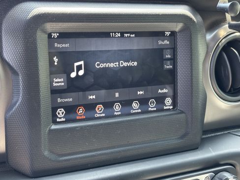 Used 2021 Jeep Gladiator Sport AWD/4WD image 23