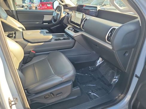 Certified 2025 Ford Expedition Active AWD/4WD image 17