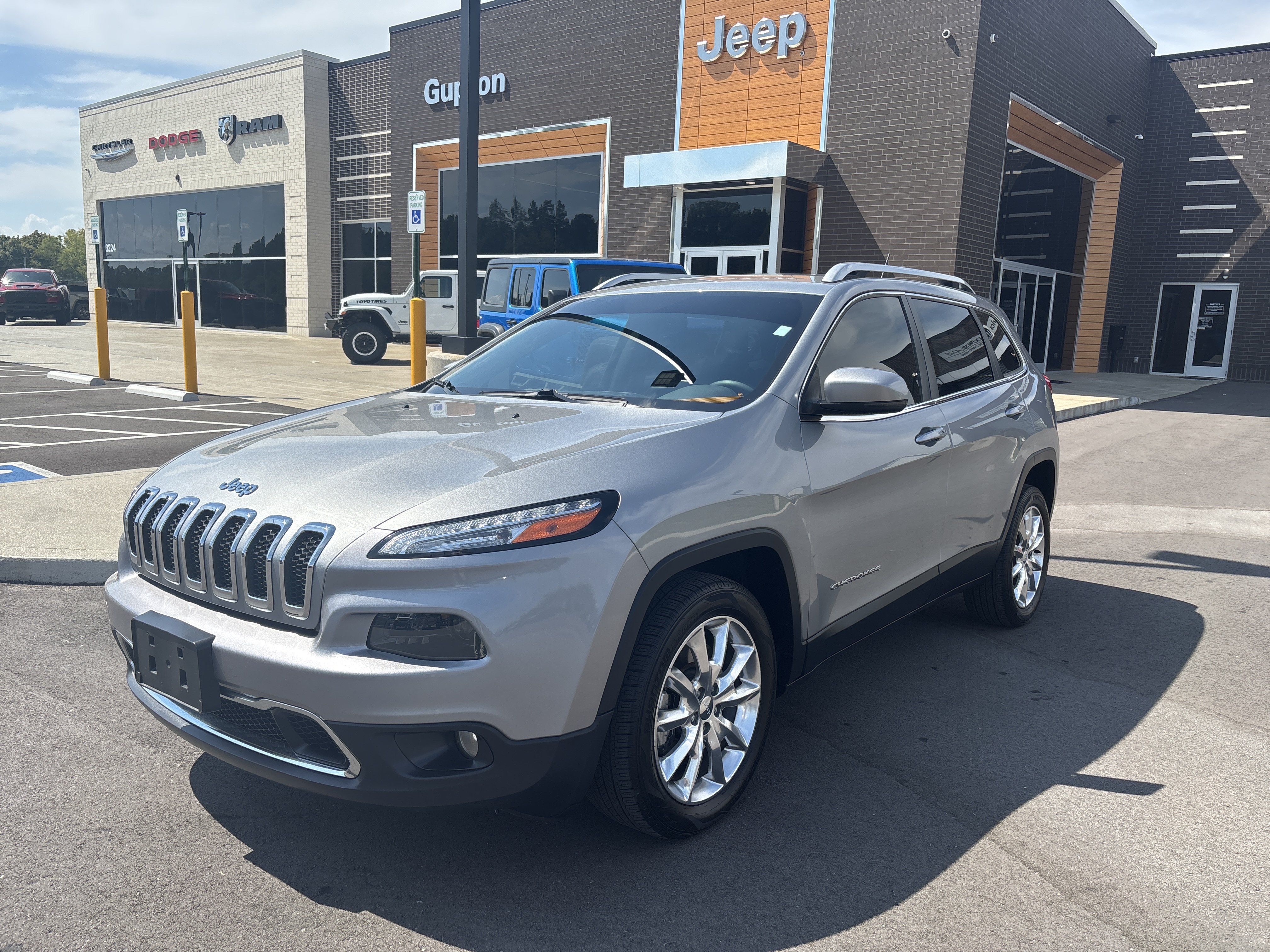 Used 2015 Jeep Cherokee Limited FWD 360° Tour