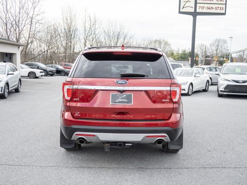 Used 2016 Ford Explorer XLT w/ Equipment Group 202A image 10