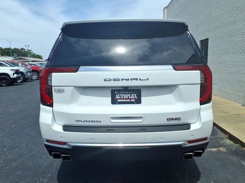 Used 2025 GMC Yukon XL Denali AWD/4WD image 4