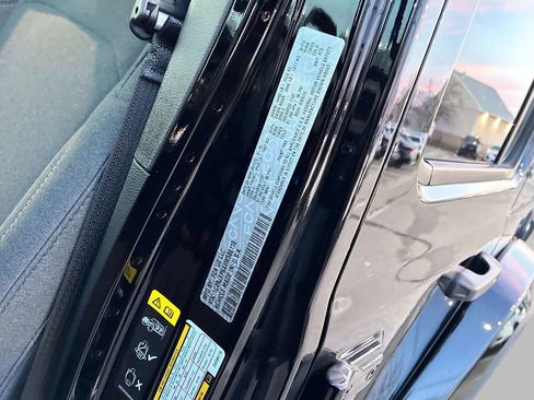 Certified 2025 Jeep Wrangler Unlimited Sahara w/ Safety Group AWD/4WD image 21