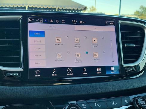 Used 2023 Chrysler Pacifica Touring-L image 6