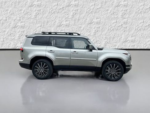 New 2026 Lexus GX 550 image 2