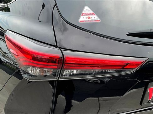 Used 2021 Toyota Highlander Limited AWD/4WD image 23