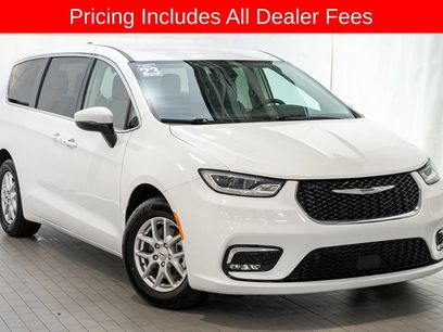 Used 2023 Chrysler Pacifica Touring-L