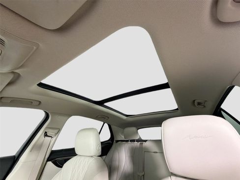 Used 2022 Buick Envision Avenir w/ Technology Package II FWD image 20