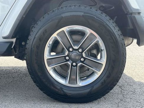 Used 2022 Jeep Wrangler Unlimited Sahara w/ Cold Weather Group AWD/4WD image 11