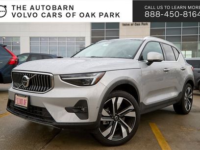 New 2025 Volvo XC40 B5 Plus w/ Climate Package