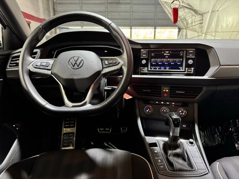 Used 2023 Volkswagen Jetta Sport image 16