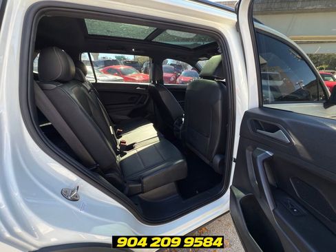 Used 2021 Volkswagen Tiguan SE FWD image 37