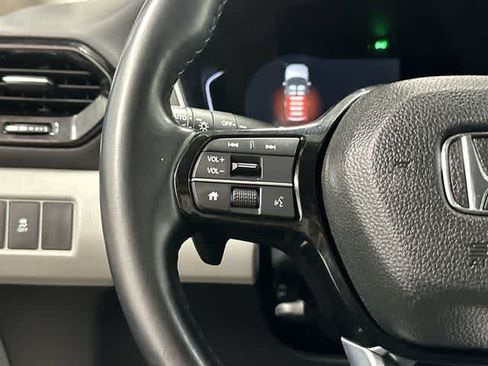 Used 2025 Honda Pilot EX-L image 17