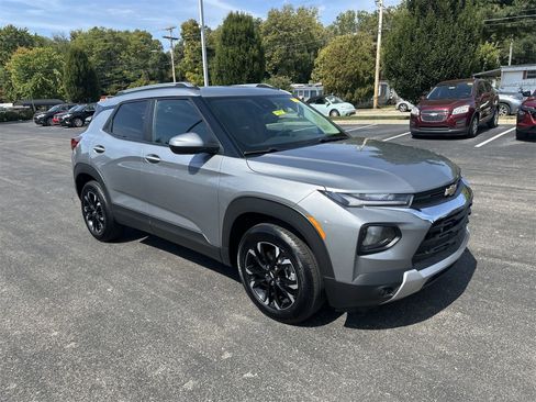 Used 2023 Chevrolet TrailBlazer LT w/ Convenience Package image 2