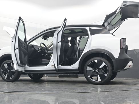 New 2026 Nissan Kicks SR w/ SR Premium Package image 43