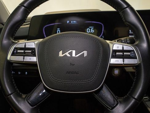 Used 2023 Kia Telluride S image 19