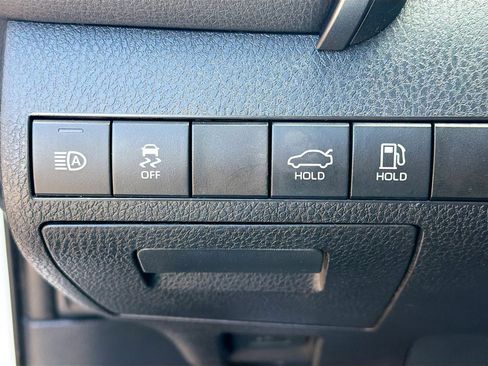 Used 2020 Toyota Camry XLE w/ Carpet Mat Package image 17