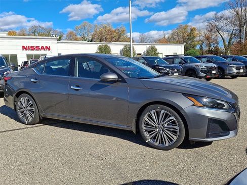 New 2025 Nissan Altima 2.5 SL image 1