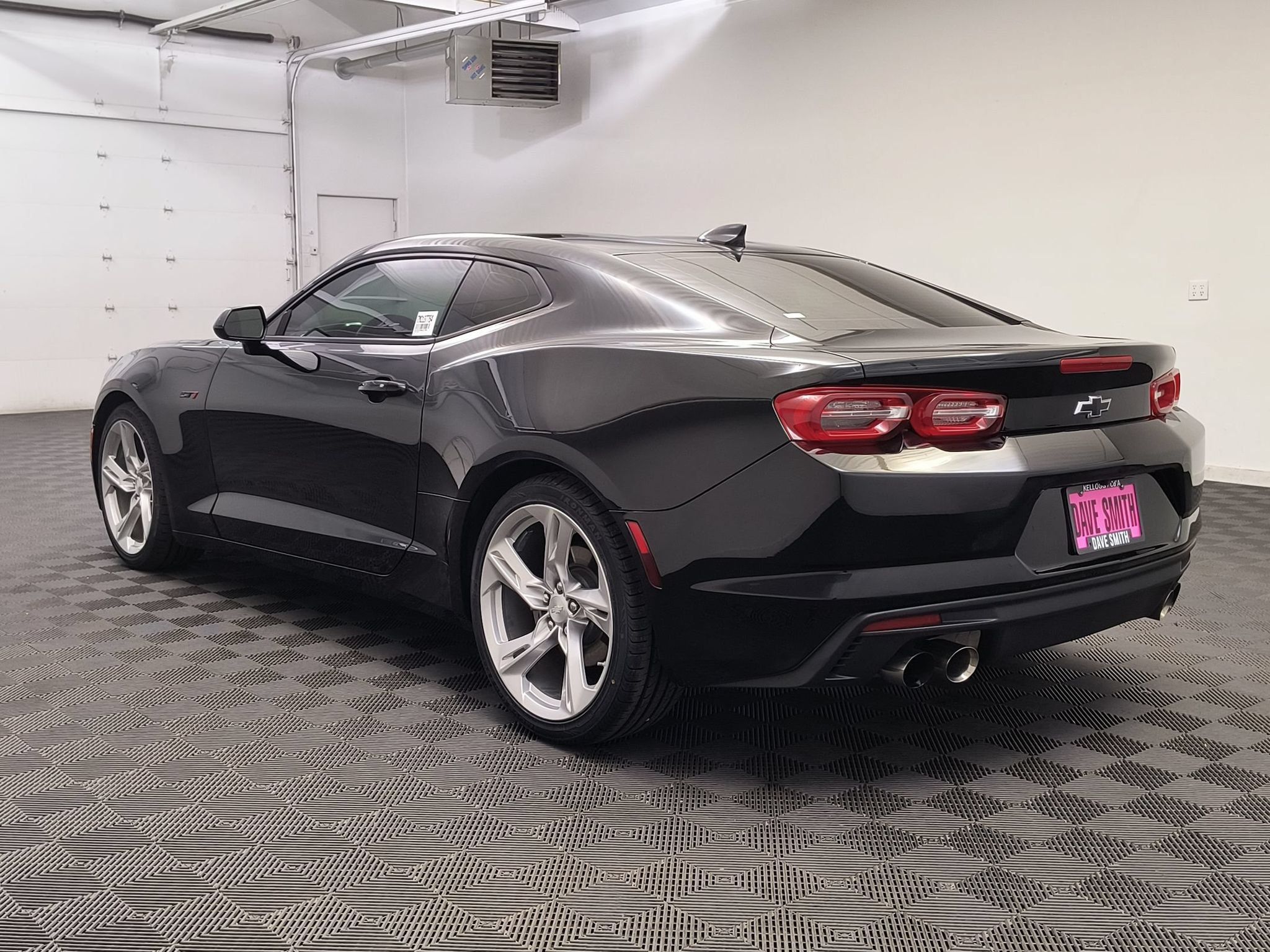 Used 2021 Chevrolet Camaro LT w/ Technology Package RWD image 3
