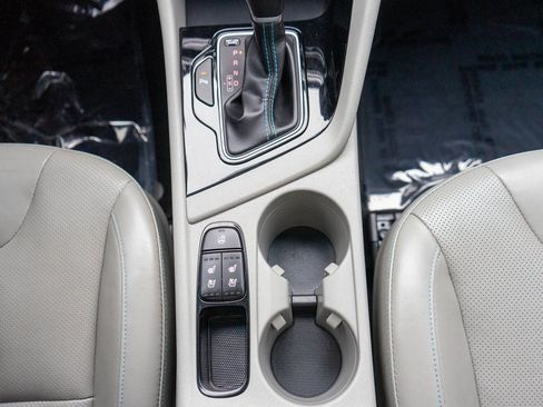 Used 2017 Kia Niro Touring image 26