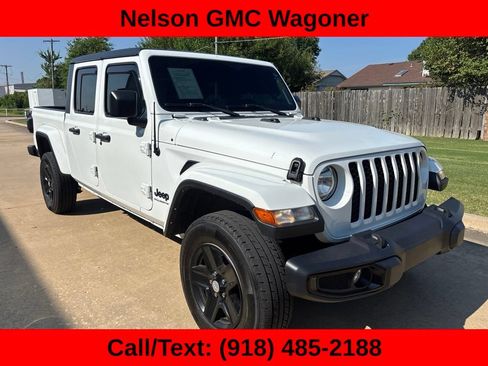 Used 2023 Jeep Gladiator Sport AWD/4WD image 3