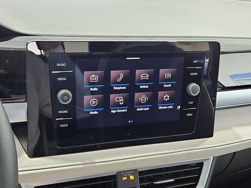 Certified 2025 Volkswagen Taos SE FWD image 19