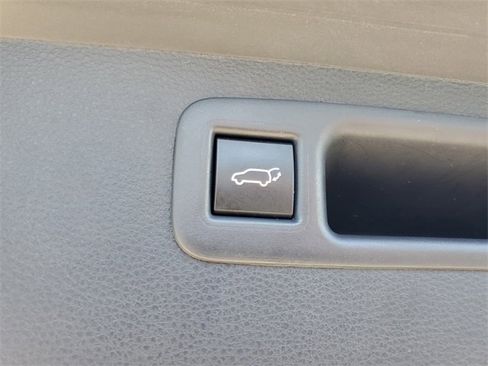 Used 2023 Toyota Highlander L image 9