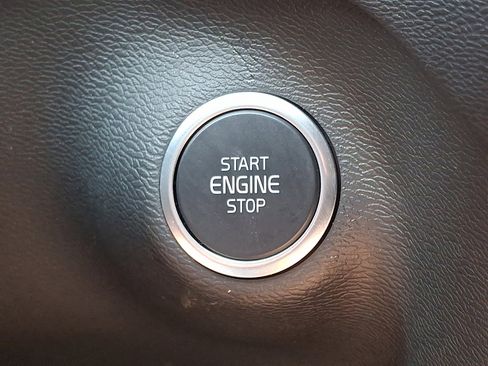 Certified 2025 Volvo XC40 B5 Core image 24