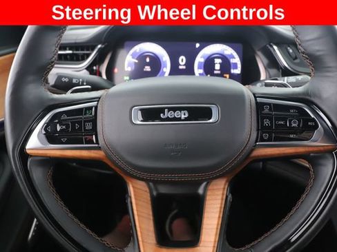 Used 2025 Jeep Grand Cherokee Summit AWD/4WD image 22