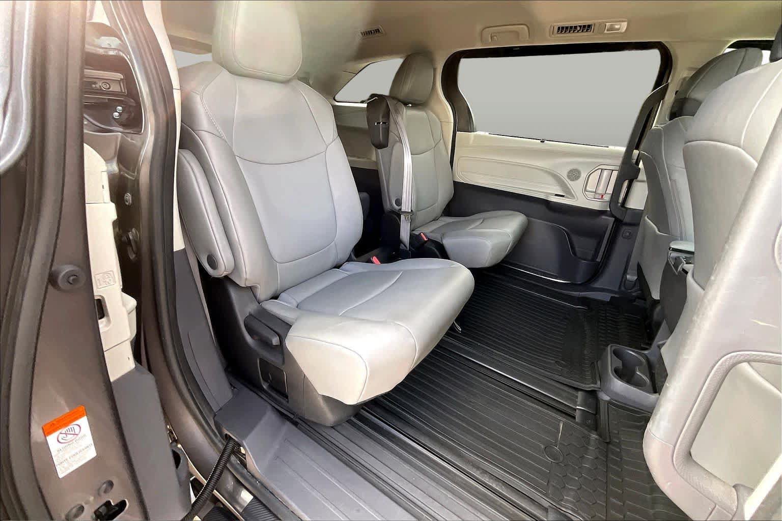 Used 2022 Toyota Sienna XLE FWD image 19