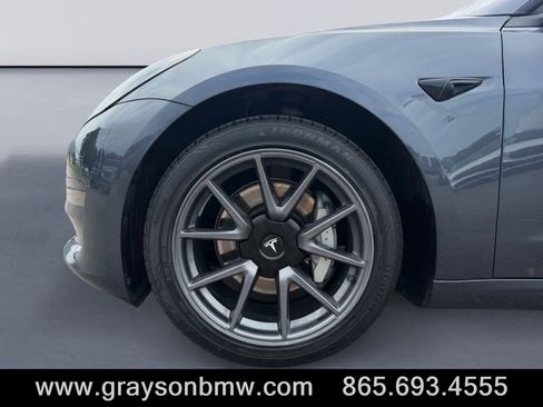Used 2022 Tesla Model 3 Long Range AWD/4WD image 9