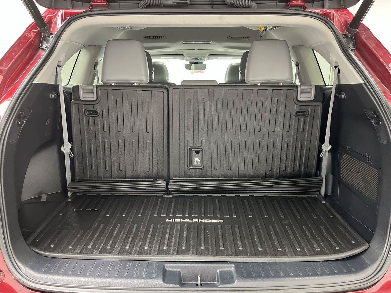 Used 2021 Toyota Highlander XLE AWD/4WD image 31