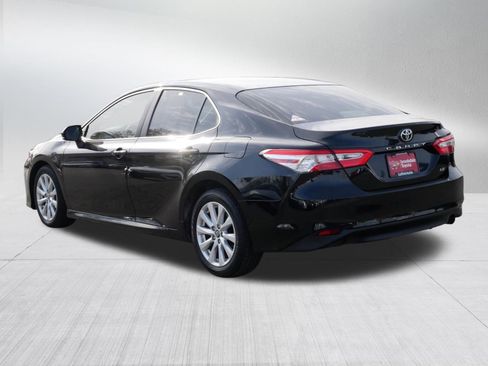 Used 2018 Toyota Camry LE image 5