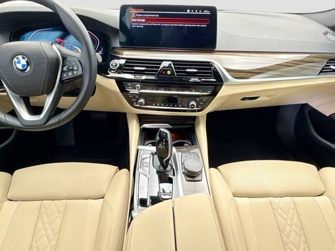 Used 2023 BMW 530i w/ Premium Package RWD image 13